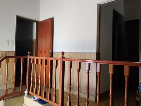 Casa en Alquiler con 2 cocheras