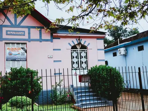 Casa estilo Ingles de 4 amb  con destino comercial