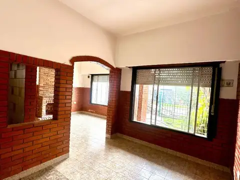 Casa 2 dorm, cochera y patio - Legisladores 88, Llavallol
