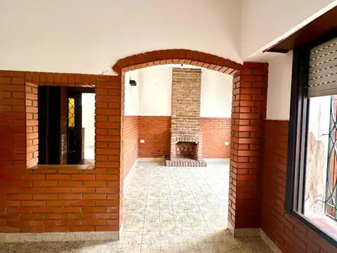 Casa 2 dorm, cochera y patio - Legisladores 88, Llavallol