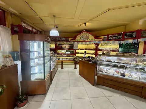 OPORTUNIDAD! Local en esquina