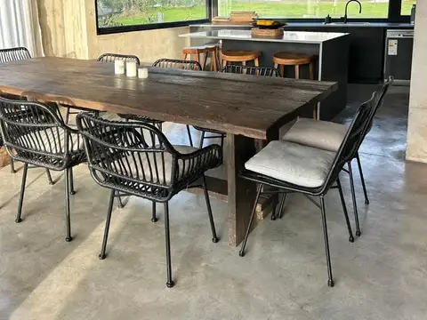 Casa 4 ambientes con 3 baños