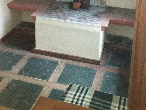 EXCELENTE CHALET EN DOS PLANTAS EN LO MEJOR DE QUILMES RESIDENCIAL.