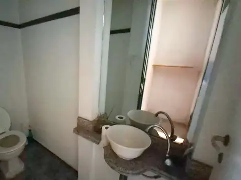 Oficina 4 ambientes con 1 baño