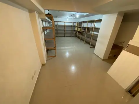 Inmejorable Ubicación - Bv. Charcas - Foco Comercial - Impec