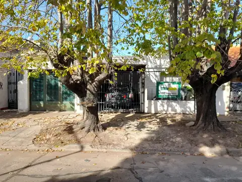 Casa 6 ambientes con 2 baños