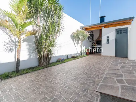 Venta Triplex 4 ambientes en Haedo Norte.