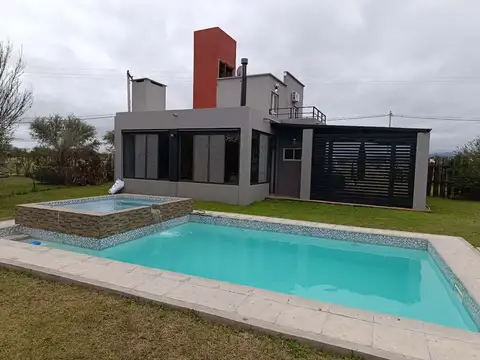 Casa 4 ambientes con 1 baño