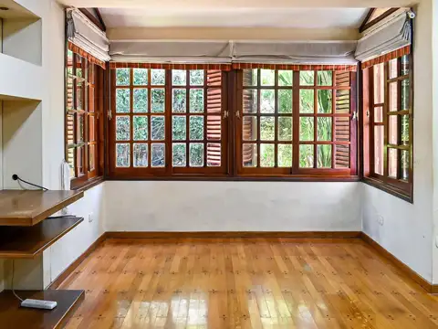 Casa en Venta con 4 cocheras