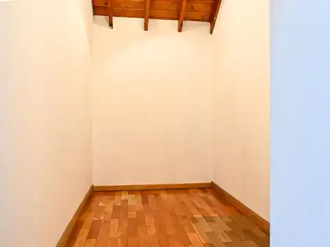 VENTA CASA 5 AMB CALZADACENTRO PILETA FONDO QUINTA