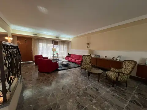 Casa 5 ambientes con 3 baños