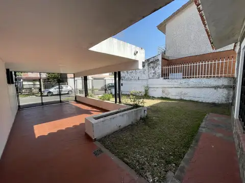 CASA DE 3 DORM CON COCHERA, JARDIN Y QUINCHO EN VENTA/ALQUILER
