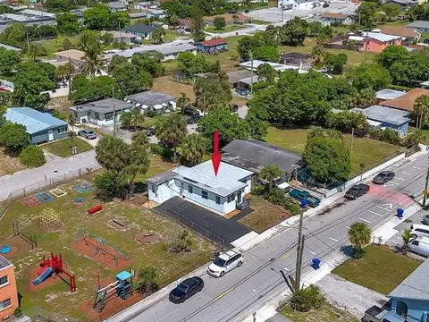 1444 W 28th St Riviera Beach