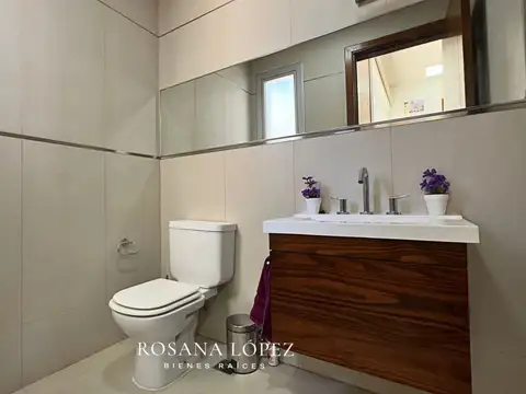 Casa 6 ambientes con 4 baños