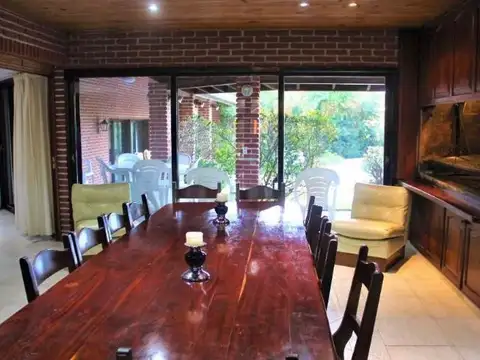 Casa en Venta con 2 cocheras