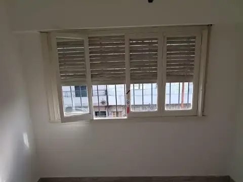 Depto Tipo Casa en Alquiler en Ramos Mejía, $ 1.250.000