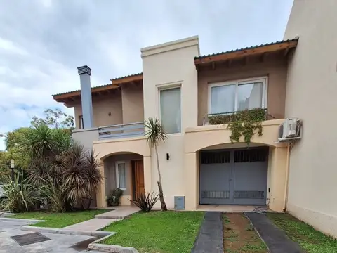 EXCLUSIVA CASA B° AIRES DE CAMPO, GUAYMALLÉN.