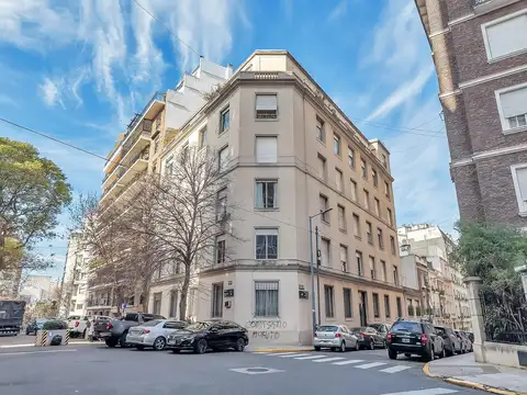 Departamento de 3 dormitorios en venta en La Isla Recoleta. Planta Baja estilo francés.