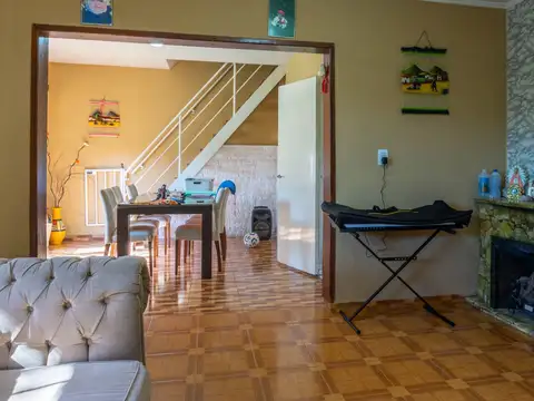 Casa en Venta con 2 cocheras