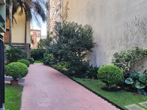 Juan Jose Paso 100, Piso 1