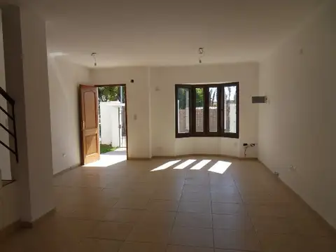 Casa 4 ambientes con 3 baños