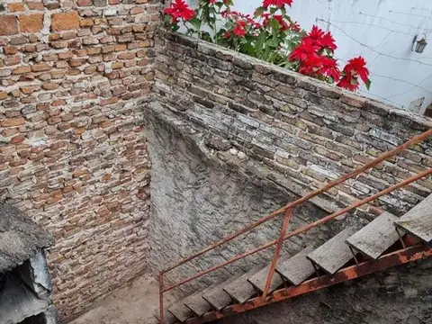 CASA INTERNA A RECICLAR - 2 DORMITORIOS -