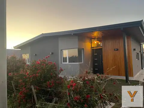 Casa en venta - 2 Dormitorios 2 Baños - Coronel Brandsen