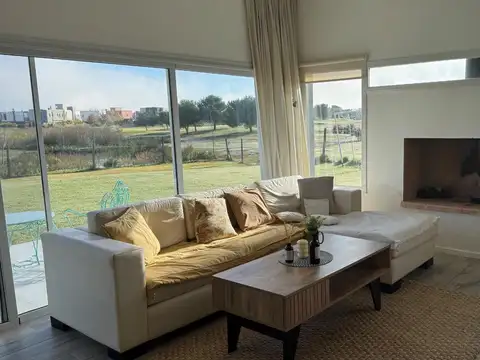 Casa en Venta en El Cantón - Barrio Golf, USD 340.000