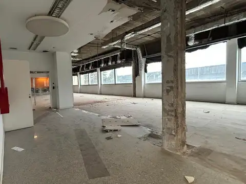 Oficina en Alquiler en Villa Lynch, USD 12.000