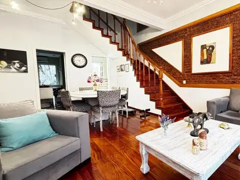 Casa en Venta con 2 cocheras
