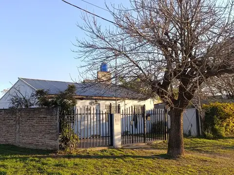 CASA EN VENTA SOBRE ESQUINA Y GALPON