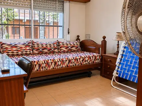 Venta casa 4 ambientes 90 m² jardín parrilla y entrada para auto San Bernardo