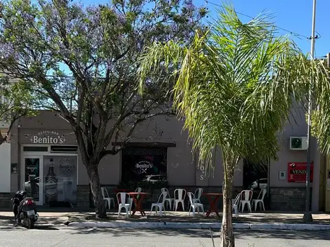 Avenida Hipólito Yrigoyen al 700