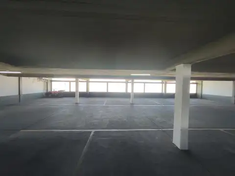 Oportunidad: Cochera cubierta a pasos de la playa!