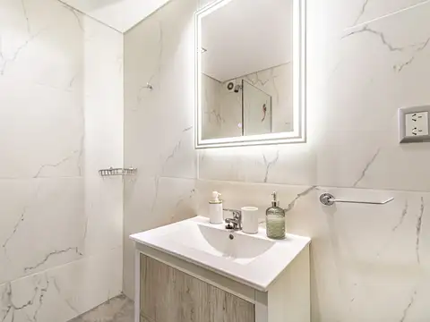3 Ambientes Remodelado a Nuevo con Balcon Al Frente - Apto Credito - Doho