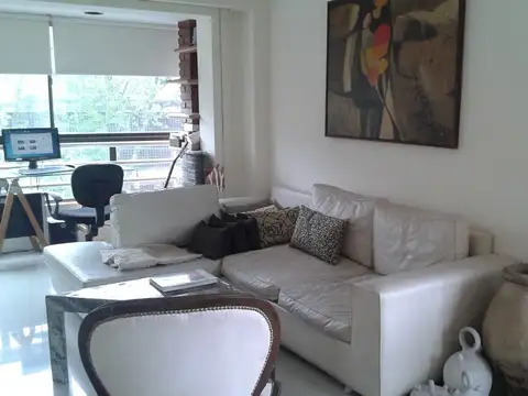 Muy lindo departamento de dos ambientes amplios en edificio con pileta.