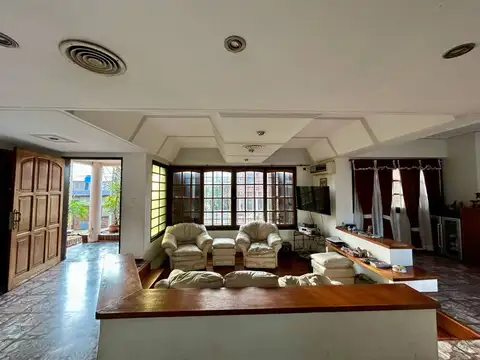 Casa 6 ambientes con 3 baños