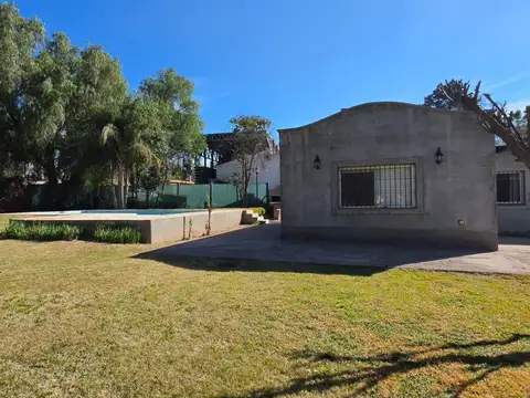 Casa 4 ambientes con 2 baños
