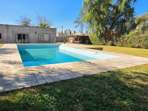 Venta Casa con gran terreno en Chacras de Coria