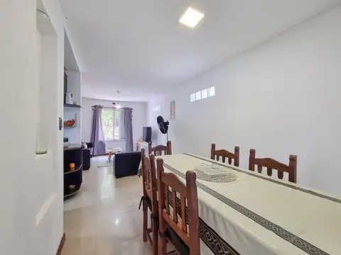 Casa 6 ambientes con 2 baños