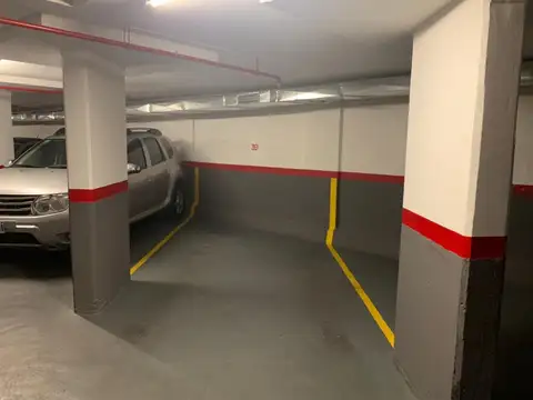Cochera fija simple en un edificio de 5 años
