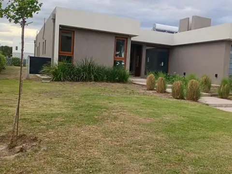 Casa en Alquiler de 3 dormitorios