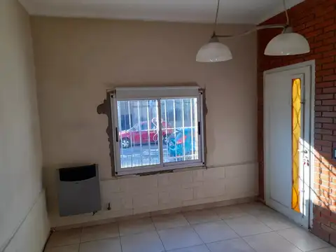 Casa 3 ambientes con 1 baño