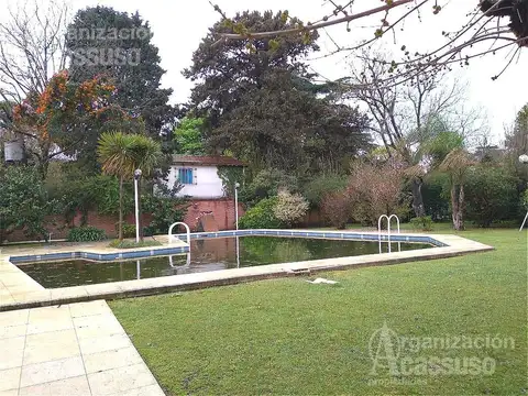 Casa en Venta con 3 cocheras