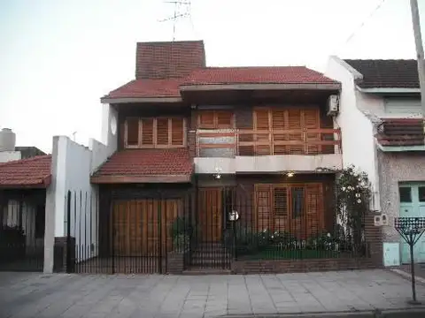 VENTA CASA 4 AMBIENTES COCHERA 2 AUTOS VALENTIN ALSINA LANUS