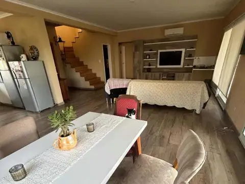 Casa 6 ambientes con 4 baños