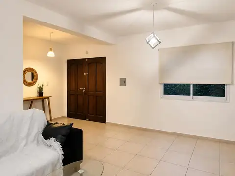 Casa 6 ambientes con 2 baños