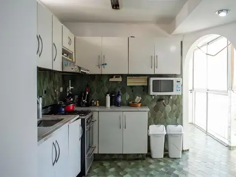 SEMIPISO DE TRES AMBIENTES- ESCRITORIO Y DEPENDENCIA