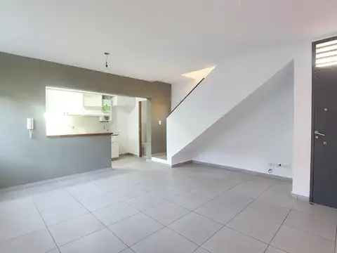 Depto Tipo Casa en Alquiler de 6 ambientes