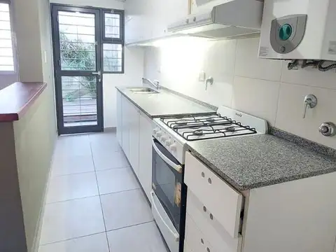 Depto Tipo Casa en Alquiler con 1 cocheras